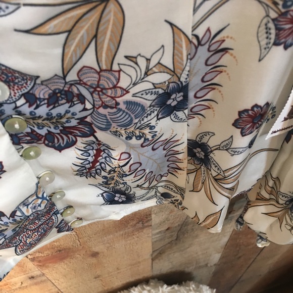 Willow & Clay Floral Blouse - Picture 8 of 8